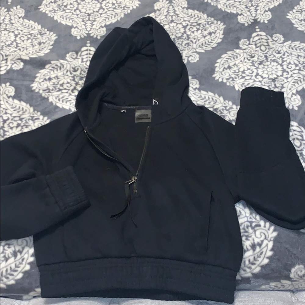 Black cropped Gymshark